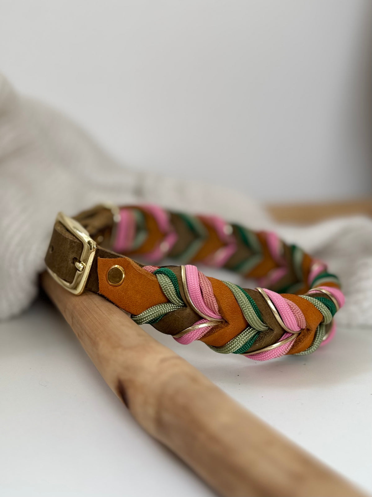 Paracord Halsband "Fettleder" in der Farbkombi "Rosewood"