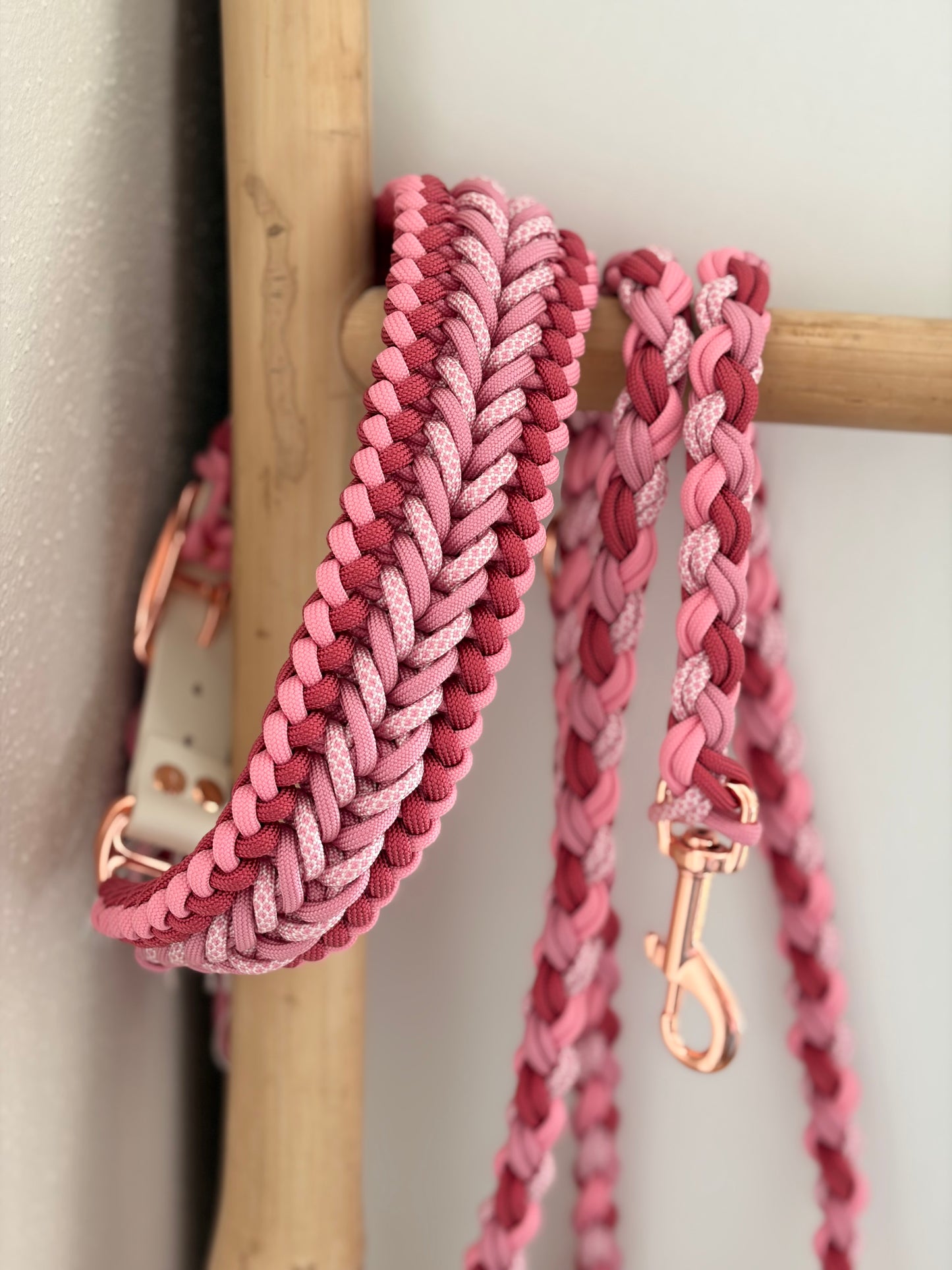 Paracord Halsband "Be Happy" in der Farbkombi "Spring Blush"