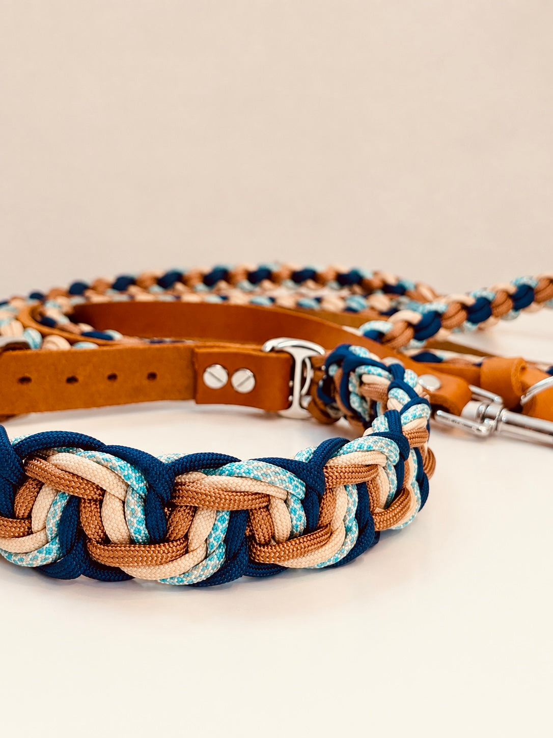 Paracord Halsband "Ethno" in der Farbkombi "Wild Indigo"
